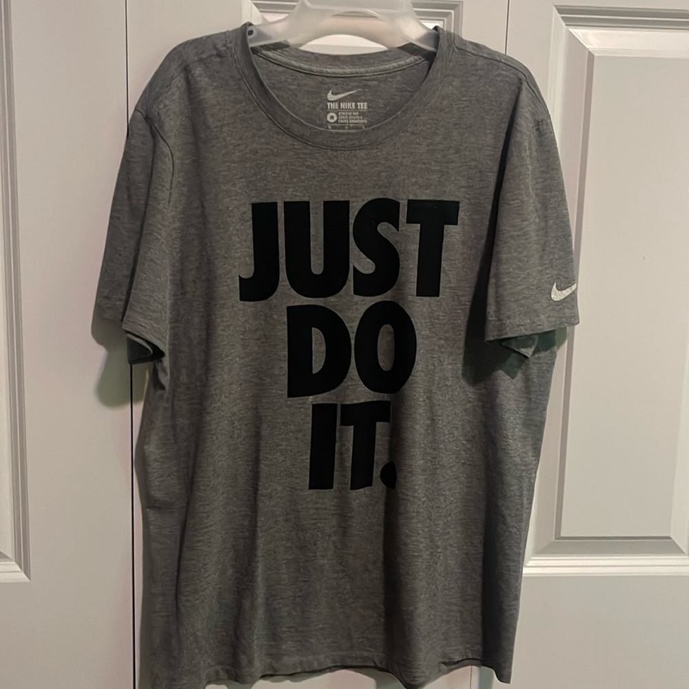 Nike top